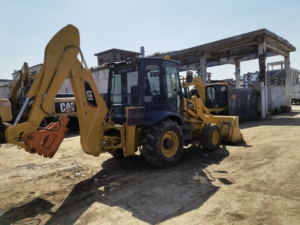 ใช้สำหรับรถตักตีนตะขาบ CAT 420F รถแบคโฮพร้อมการรับประกัน 1 ปี เครื่องยนต์ดีเซล รถขุดอเนกประสงค์ - Product Image 4