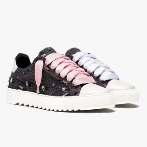 Baskets décontractées pour femmes, style designer, effet vieilli, avec lacets asymétriques rose et blanc, à plateforme, chaussures de marche tendance pour femmes - Product Image 1