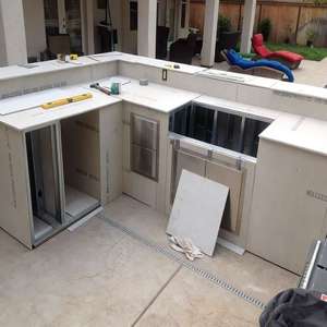 Isola per <span class=keywords><strong>Barbecue</strong></span> in Pietra da Esterno con Cucina Completa, Include Lavello e Frigorifero per Vari Stili di <span class=keywords><strong>Barbecue</strong></span> - Product Image 4