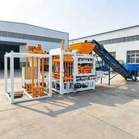Machine automatique complète et économique pour la fabrication de blocs de pavage creux multi-formes en béton