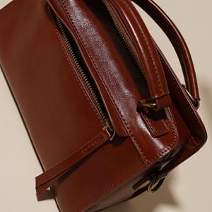 Sac à main unisexe en cuir véritable tendance avec fermeture éclair, forme d'oreiller, bandoulière amovible, imperméable et grande capacité - Product Image 3