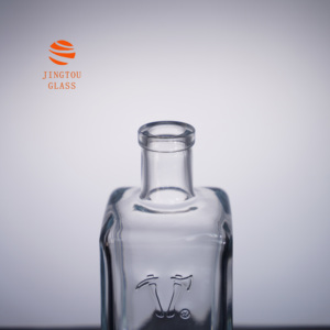 Botellas de Vino Cuadradas de Vidrio Transparente Personalizables de 500 ml y 700 ml, Aptas para Whisky, <span class=keywords><strong>Vodka</strong></span> y Brandy - Product Image 5