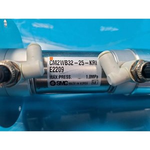 Cilindro Neumático SMC CM2WB32-25-KRIE 2209 Usado Como Parte del Equipo Legacy Semiconductor - Product Image 3