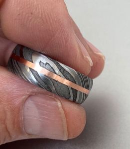 Anillos แหวนเหล็กดามัสกัสร่องสีโรสโกลด์,แหวนแต่งงานแฮนด์เมดสำหรับผู้ชาย