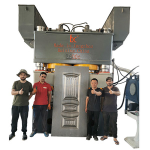 Prensa hidráulica de cuatro columnas y tres vigas con sistema servo, bomba de alta precisión, <span class=keywords><strong>motor</strong></span> de engranajes y PLC - Product Image 1