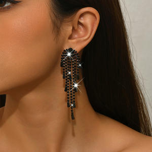 أقراط هندسية سوداء مرصعة بالأحجار الكريمة على طراز الهيب هوب القوطي للنساء، أقراط طويلة متدلية أنيقة للزفاف والهدايا - Product Image 4