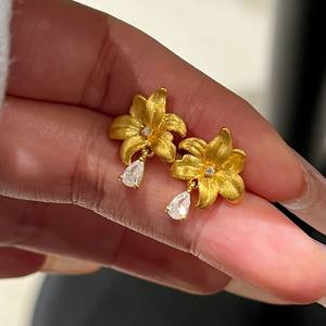 Boucles d'oreilles pendantes en argent sterling S925, design floral chinois unique, goutte d'eau givrée haut de gamme, frange de fleurs de lys - Product Image 1