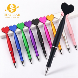 ปากกาลูกลื่นพลาสติกรูปหัวใจ สลักโลโก้ตามสั่ง ขนาด 1.0 มม. ปากกาโปรโมชั่นแบบเลเซอร์สลัก โรงงานขายส่ง สำหรับเด็ก ของขวัญสำหรับโรงเรียน - Product Image 1