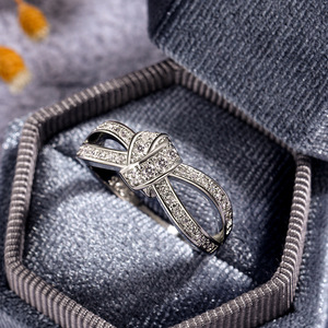 Anello Annodato da Donna, Elegante con Zirconi, Aperto e Regolabile, Gioiello Minimalista per Uso Quotidiano - Product Image 4