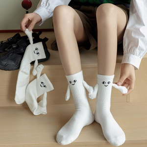 <span class=keywords><strong>Chaussettes</strong></span> mi-hautes magnétiques à motif de <span class=keywords><strong>visage</strong></span> souriant tenant des mains, en coton personnalisé, très vendues - Product Image 1
