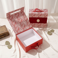 [Auf Lager] Maßgefertigte Geprägte Hochzeitsgeschenkbox für Parfüm und Kerzen, Quadratische Box mit Griff und Magnetverschluss, Hochwertige Wildlederbox