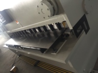 Cisaille à poutre oscillante hydraulique CNC QC12K-6*2500 pour la découpe de l'acier au carbone, de l'acier inoxydable et de l'aluminium