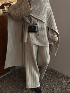 Nuovo Set Moda Autunno 2025 per Donna, Vendita all'Ingrosso, Maglione Lavorato a Maglia con Collo Tondo e Pantaloni a Gamba Larga, Motivo Tinta Unita per Uso Quotidiano - Product Image 5