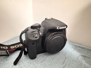 Appareils Photo Numériques Canon <span class=keywords><strong>EOS</strong></span> <span class=keywords><strong>700D</strong></span> (Rebel T5i) 18.0 MP CMOS APS-C - Product Image 2