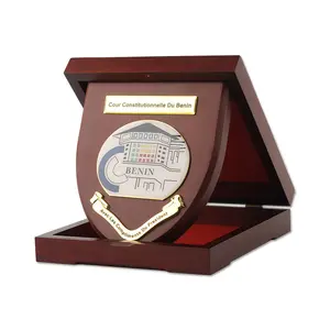 Trofei personalizzati in legno o MDF premi targhe scudo in legno Design personalizzato Logo medaglia in legno con confezione regalo