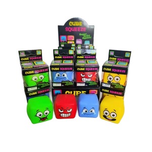 Nouveau jouet <span class=keywords><strong>anti</strong></span>-<span class=keywords><strong>stress</strong></span> d'<span class=keywords><strong>Amazon</strong></span> - Cube à presser en caoutchouc à texture visage souriant, à récupération lente - Product Image 1