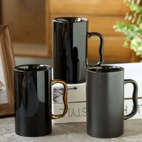 Mug à café en céramique noir mat de 600 ml avec logo personnalisé OEM, vente en gros, grande tasse de 20 oz avec poignée ondulée, cadeau de bureau