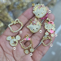 CZ8970 Pendentifs Breloques Adorables et Délicats en Forme de Tête de Chat Rose, Plaqué Or 18 carats, Micro-Pavé de Zircone Cubique et Émail Multicolore