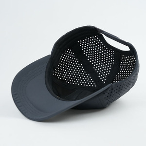 قبعة جولف 6 ألواح مخصصة من البوليستر للصالات الرياضية ، قبعة سناباك مثقبة بقطع الليزر ، قبعة مقاومة للماء مع شعار مطرز - Product Image 6