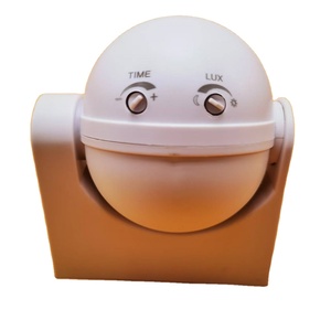 مصباح LED خارجي مستقل رخيص الثمن مع مستشعر حركة ومدى كشف 12 متر وتأخير قابل للتعديل للحدائق والساحات - Product Image 4