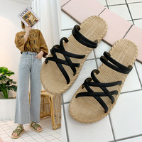Sandales plates d'été pour femmes, pantoufles réglables, chaussures à semelles épaisses, vêtements de maison et d'extérieur, nouveau design 2022