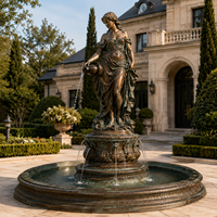 Sculpture de fontaine d'eau en bronze patiné antique, représentant une dame classique européenne versant de l'eau, pour hôtels, resorts et cours de luxe