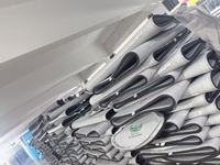 Conduit d'air isolé en caoutchouc-plastique industriel avec buses pour système de ventilation d'atelier d'usine de véhicules à énergie nouvelle
