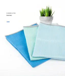 Chiffon de nettoyage en microfibre personnalisé pour enlever les taches sur le verre et les surfaces multiples - Product Image 1