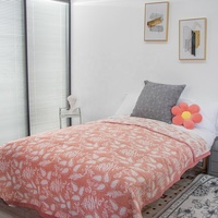 Reine Taille Feuilles Rouges À Motifs Floraux Mince Cellulaire Coton Lavable Jeter Couverture Fibre Naturelle Standard Double Lit Tissé