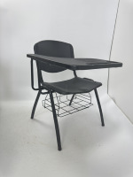 Chaise de formation empilable avec grande tablette d'écriture, panier de rangement, cadre en acier en forme de cœur, chaise d'étudiant en plastique PP pour salle de classe
