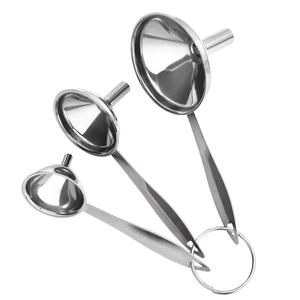 Juego de 3 embudos de acero inoxidable con mango largo para colar aceite y vino, uso en cocina, color plateado - Product Image 3