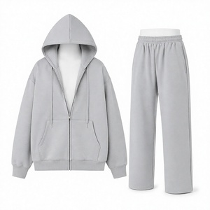 Conjunto deportivo unisex personalizado con sudadera con capucha y cremallera y pantalones con cintura elástica. - Product Image 3