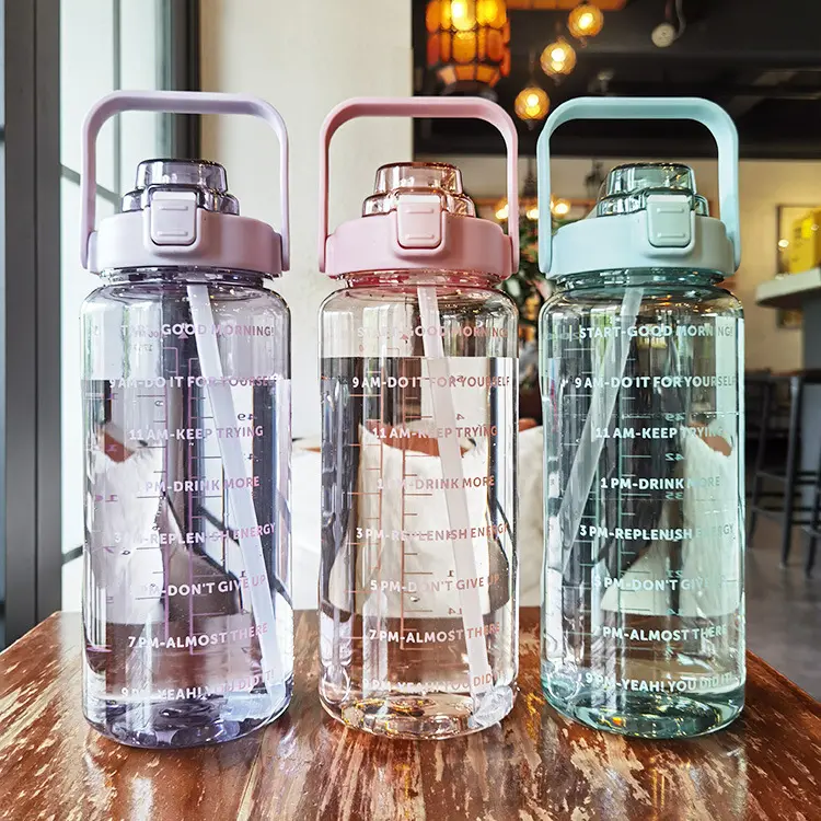 Garrafa de água esportiva transparente 2022, garrafa plástica com marcador de tempo e canudo, 64 oz