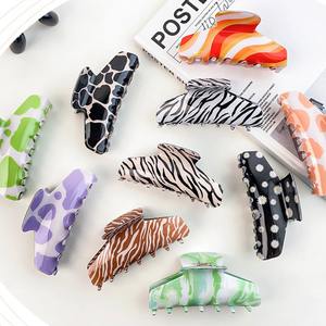 Pince à cheveux élégante et colorée en plastique haut de gamme, motif zèbre simple, grande pince pour fixer les cheveux à l'arrière de la tête - Product Image 1