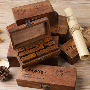 Ensemble de tampons en bois vintage avec lettres et chiffres, tampons en caoutchouc rétro gravés avec boîte de rangement en bois, tampons décoratifs DIY pour scrapbooking - Product Image 1