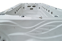 Piscine de nage à contre-courant moderne en acrylique d'occasion de haute qualité avec 72 jets pour villa, hôtel, excellent état, contrôle Balboa, écologique