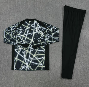 Großhandel Langarm-Fußball-Kit-Sets mit halbem Reiß verschluss Premium Club Football Shirts Automated Cutting Wind proof 100% Polyester OEM - Product Image 1