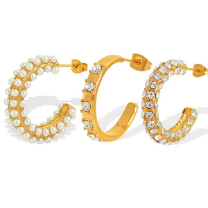 Pendientes de aro en forma de C, oro, imitación de perlas, engaste de bisel con diamantes de imitación, tachuelas de acero inoxidable para mujer, joyería de fiesta - Product Image 5