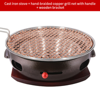 Grills coréens au charbon de bois commerciaux de 330 mm 295 mm, barbecue rond au charbon de bois Yakiniku d'extérieur avec tapis en bois isolé