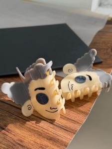 مخصص القوطية Coraline Acetate مقطع كبير مانع للإنزلاق للشعر الكثيف - Product Image 4