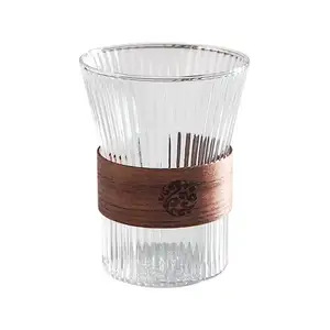 Vetro verticale con manicotto per tazza in legno o coperchio per tazza in pelle per la preparazione di tè e tazze da caffè