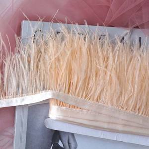 Plumas de <span class=keywords><strong>Avestruz</strong></span> Artificiales al por Mayor en Azul Rey, Blanco Marfil, Verde, Morado, Fucsia, con Patrones Teñidos para Decoración y Adornos - Product Image 5