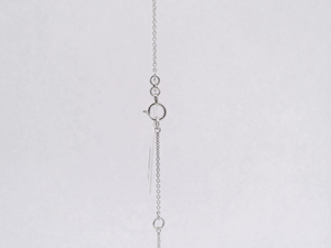 Delicadas Cadenas de Collar Pequeñas de Plata de Ley 950 con Glifos Entrelazados y Patrones Brillantes, Accesorio Minimalista Unisex para el Campus - Product Image 4