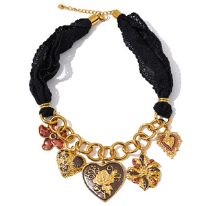 JINYOU 4699 Collar de Estilo Imperial con <span class=keywords><strong>Encaje</strong></span> Negro y Cadena de Acero Inoxidable con Colgante de Corazón de Metal Chapado en Oro - Product Image 1