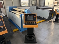 Machine à cintrer les tôles à quatre rouleaux CNC W12-6X2000 de pointe pour l'industrie de la formage des métaux.