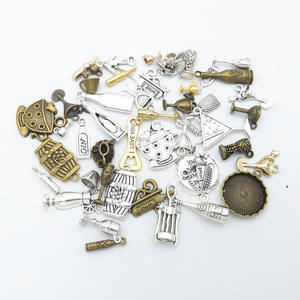 Divers pendentifs vintage Charms Mix pour <span class=keywords><strong>la</strong></span> fabrication de bijoux DIY Chapeau Sac Tasse Vin Lettre Paix Trèfle Musique Nourriture Série Key Charms Tags - Product Image 3