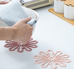 Forme de fleur évider coloré résistant à la chaleur tapis de Table TPR japonais Table isolation thermique Pad plaque plat bol tasse à thé Pot tapis - Product Image 3