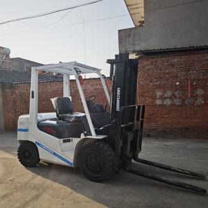 Montacargas Diésel TCM de 3 Toneladas, Usado, Bajo Mantenimiento, para Comercio Minorista, Manufactura y Almacenes - Product Image 5