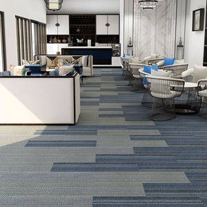 Dalles de moquette modernes à motif puzzle carré, en nylon coloré à boucles, avec support en PVC, pour bureaux et espaces commerciaux, vente en gros usine - Product Image 4