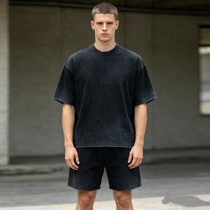 เสื้อยืดผู้ชาย สีดำ ทรงโอเวอร์ไซส์ แขนสั้น คอกลม ทรงปกติ ผ้าเจอร์ซีย์คอตตอน สไตล์ลำลอง สีพื้น ย้อมสีเรียบ ผ้าถัก - Product Image 5